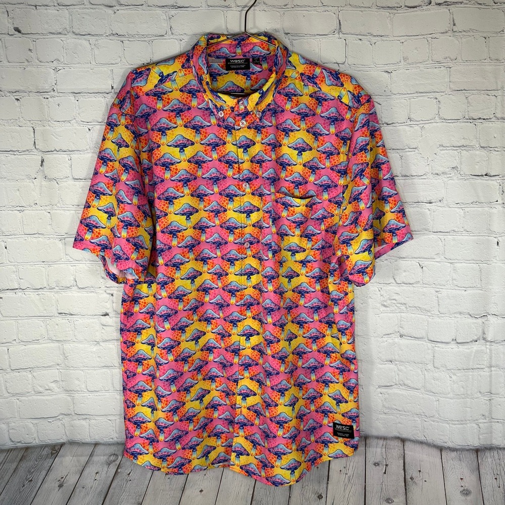WESC Oden Shrooms AOP Mushroom Print Short Sleeve Button Down Shirt Mens L Pink